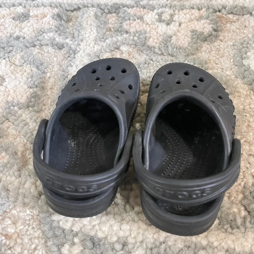 Crocs Toddler Size C6 Boy Classic Clogs Slip-On Shoes Black Pool Hiking Sandal‎